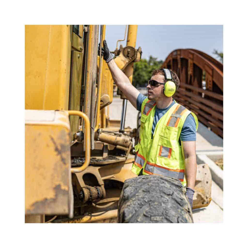 Radians SV6 Two Tone Surveyor Type R Class 2 Solid/Mesh Safety Vest - Image 11